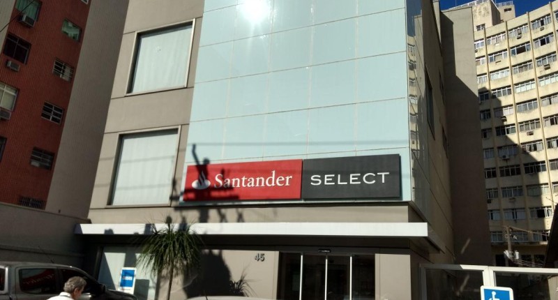 Santander quer destruir jornada de 6h e está na mira do Sindicato