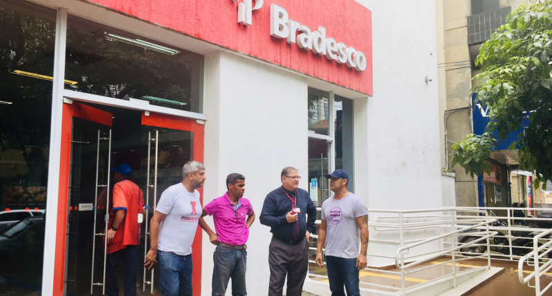 Sindicato reintegra por 2 vezes bancário com 33 anos de Bradesco