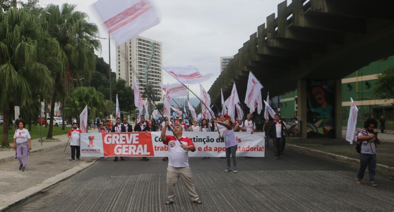 Caixa em Santos é condenada a reembolsar desconto da Greve Geral