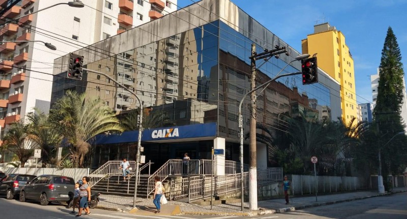 Sindicato pressiona Caixa e água e elevador voltam em São Vicente