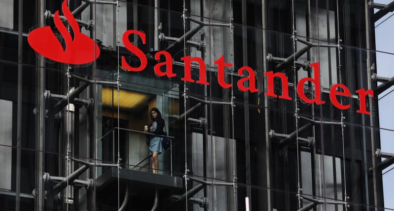 Santander Brasil tem lucro recorrente acima do esperado no 3º trimestre