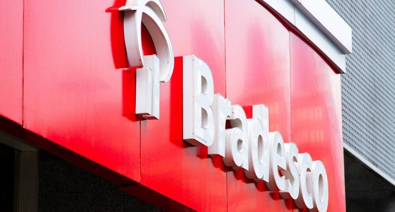 Bradesco fecha PDV para demitir também 3,5 mil