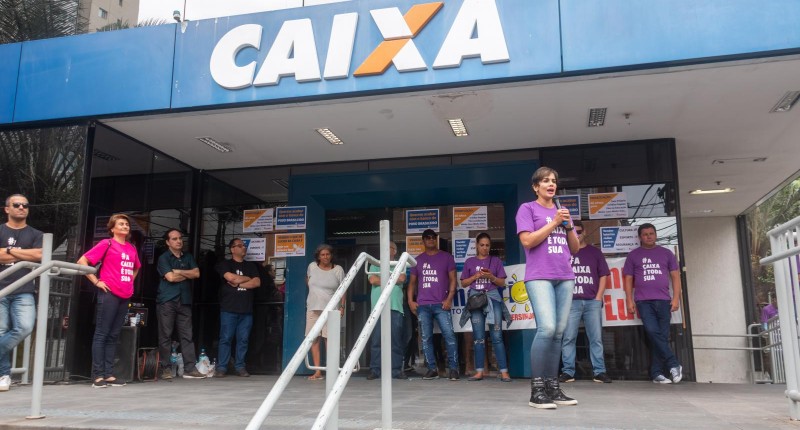 Caixa faz dois novos anúncios e escancara desrespeito aos empregados