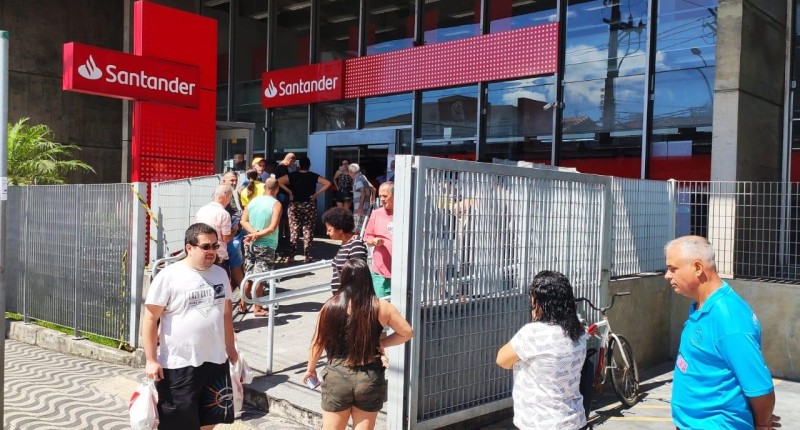 Santander se compromete a não promover demissões durante crise do coronavírus