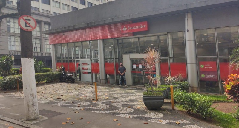 Santos tem foco de Covid-19 entre funcionários do banco Santander