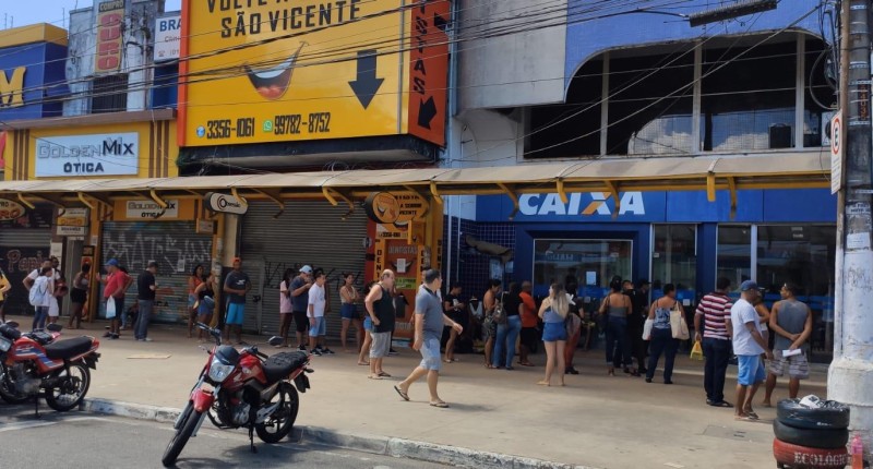 Bancários repudiam fala do presidente da Caixa sobre expediente de agências