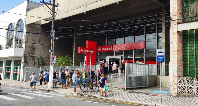 Protesto no Santander dá resultado em agência de São Vicente/SP