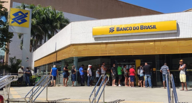 Com surto de covid em agências do Banco do Brasil, clientes sofrem para ser atendidos