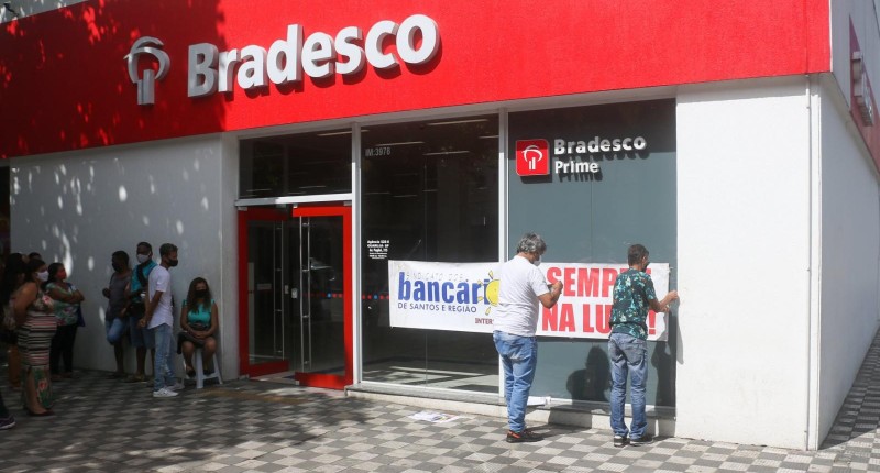 COE cobra reunião sobre fechamento de mais 450 agências do Bradesco