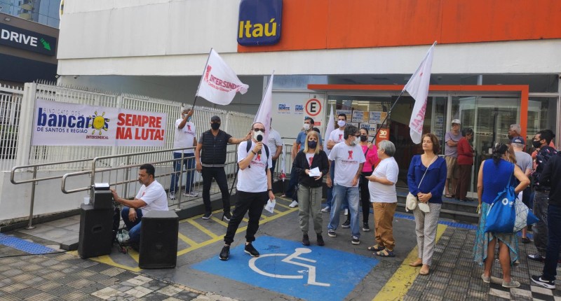 Itaú lucra 15 bilhões nos primeiros seis meses do ano