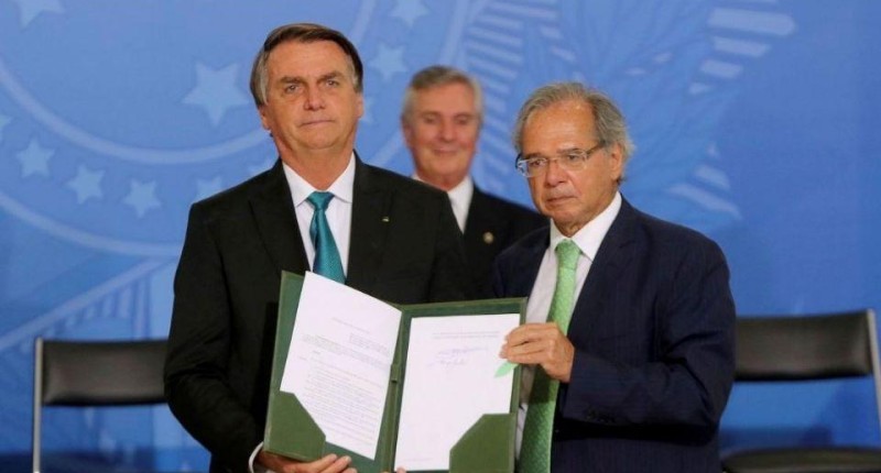 Guedes e Bolsonaro planejam retirar educação e saúde do desconto do IRPF