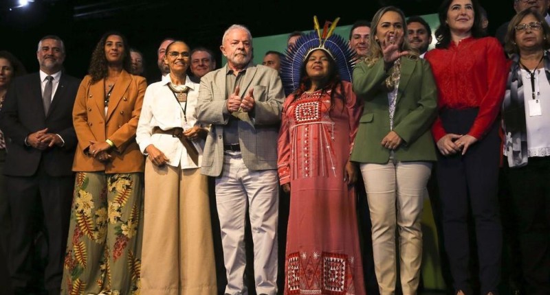 Lula anuncia mulheres para o comando da Caixa e do Banco do Brasil e destaca participação feminina