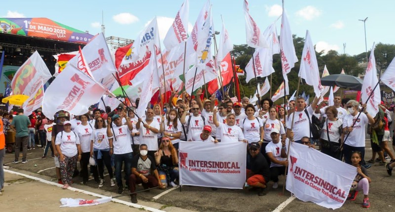 Hoje tem TUITAÇO contra a retirada do direito de greve dos bancários