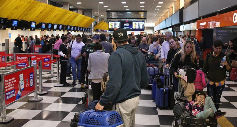 Pilotos e comissários confirmam greve a partir desta segunda-feira (19)