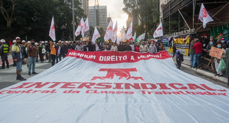 Sindicatos pressionam contra projeto que restringe o direito de greve