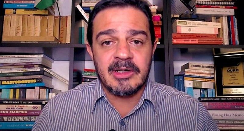 Taxar grandes fortunas é tarefa imensa do governo Lula, diz Elias Jabbour