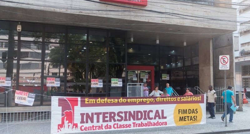 Santander tenta desrespeitar a GREVE e se dá mal