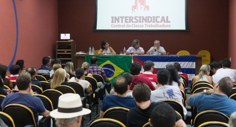 Secretário da Federação Sindical Mundial faz palestra e debate