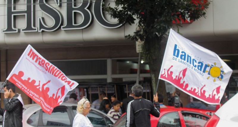 HSBC é condenado por descumprir decisão e reter carteira de trabalhadora