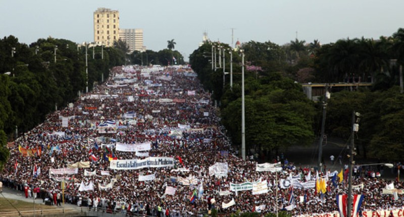 Trabalhadores garantem a  revolução socialista cubana