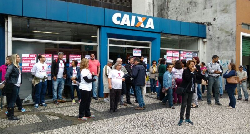 Bancários paralisam Caixa no Dia Nacional de Luta contra privatização