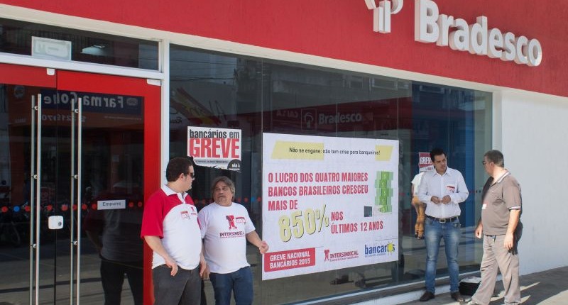 Bradesco e Santander pagam antecipação da PLR na próxima semana