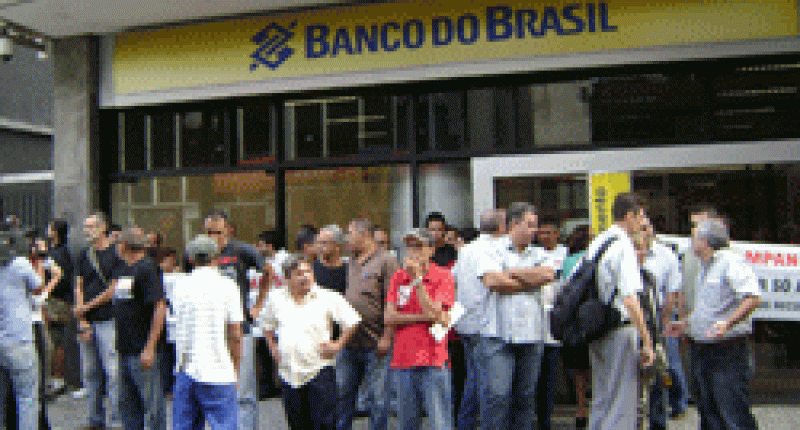 Sindicato dos Bancários participa de manifestação dos Servidores Municipais de Santos