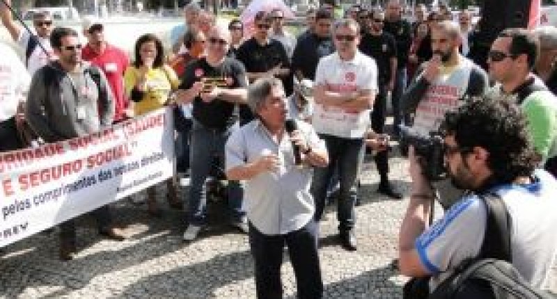 Bancários participam de ato na greve da Anvisa