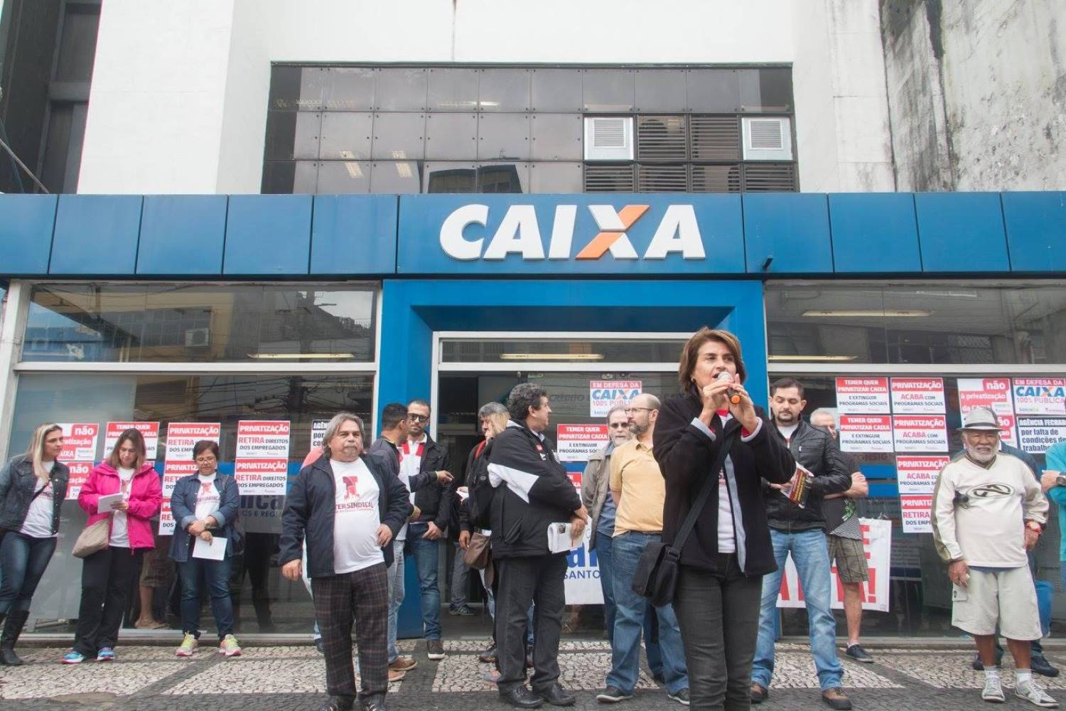 Empregados e entidades representativas repudiam reajustes no Saúde Caixa