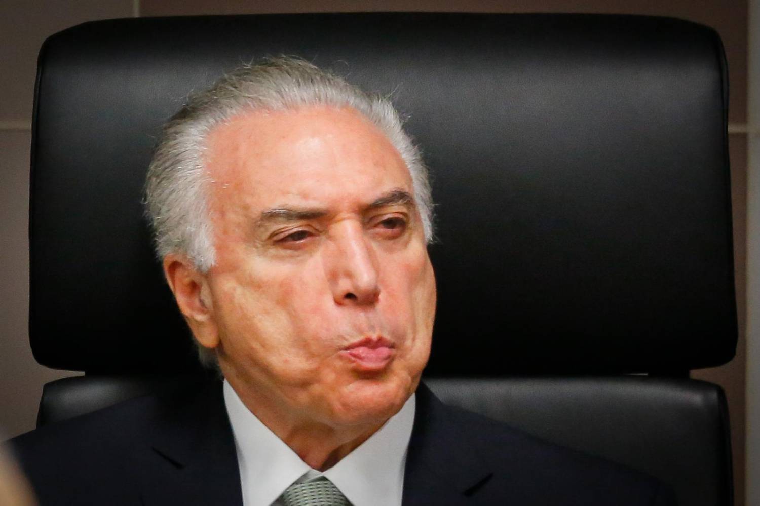 Temer quer privatizar operações e acabar com a CAIXA aos poucos