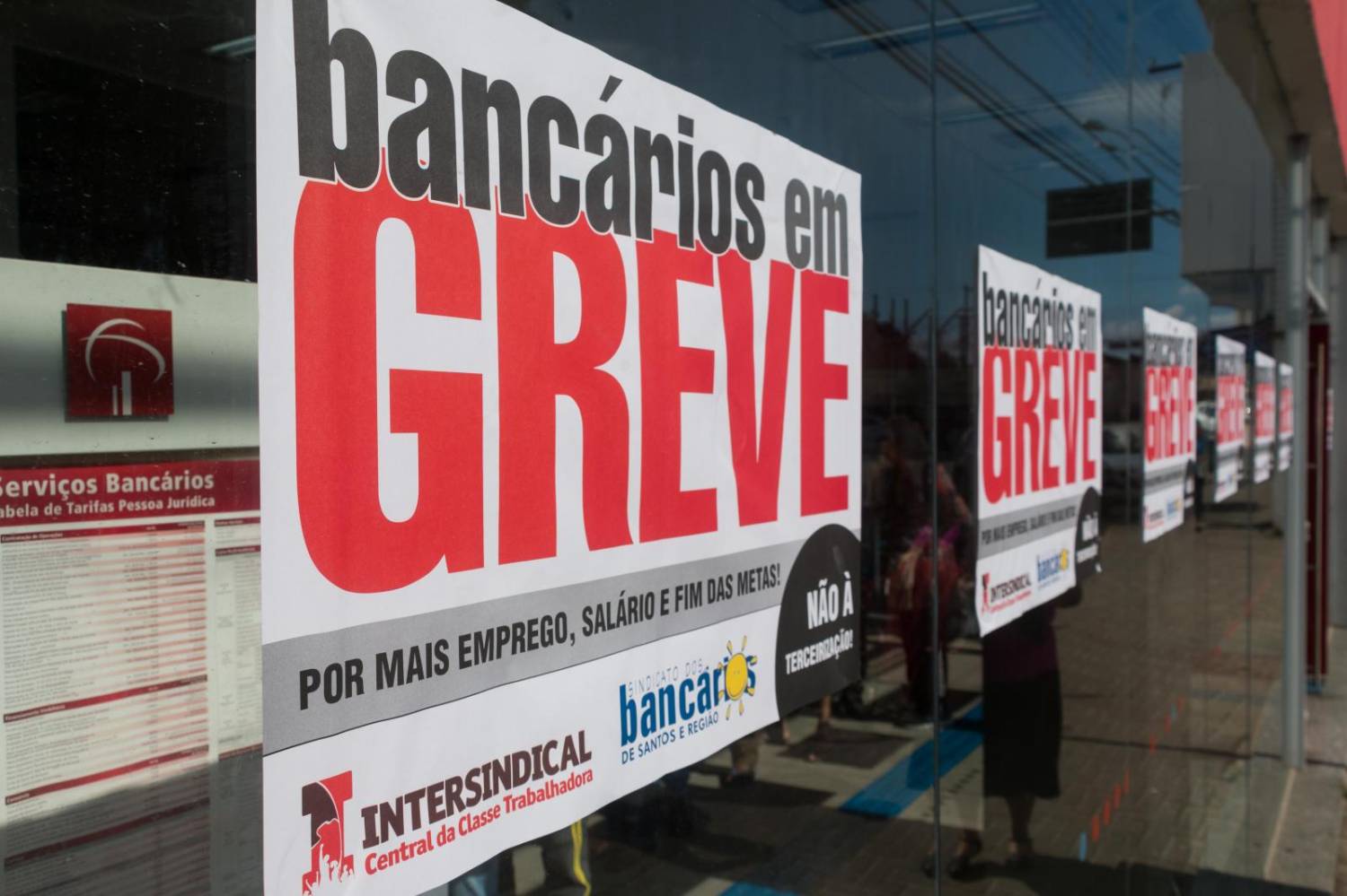 HSBC é condenado a indenizar bancário por exigir trabalho durante greve