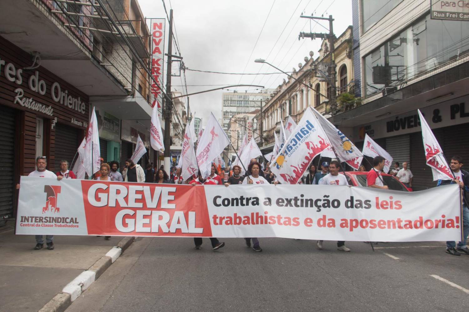 Centrais Sindicais convocam população para nova GREVE GERAL dia 30 de junho