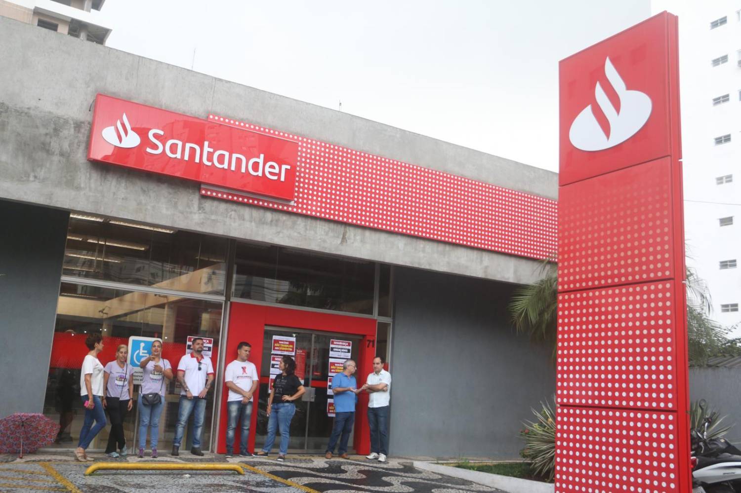 Santander, bancário não trabalha aos sábados!