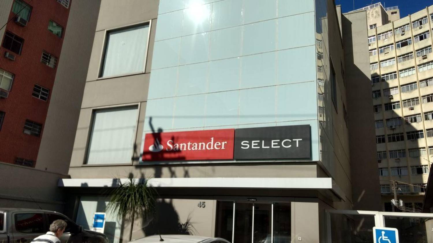 Em Santos outra funcionária do Santander é vítima da Covid 19