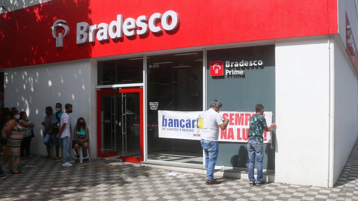 COE cobra reunião sobre fechamento de mais 450 agências do Bradesco