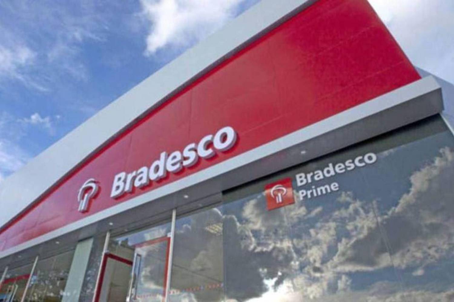 Bancários do Bradesco exigem negociação para volta do trabalho presencial