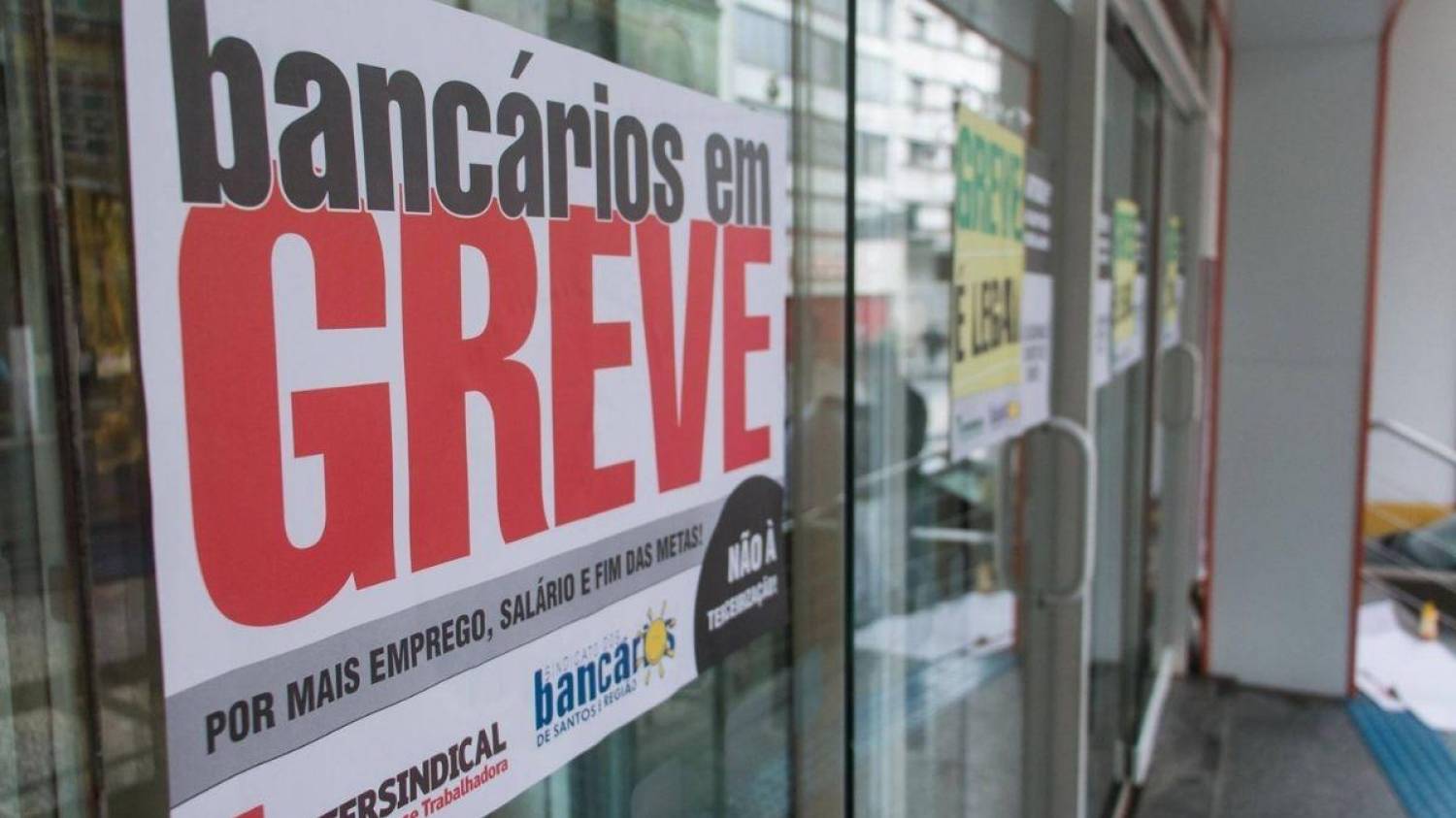 Rescisão contratual de bancária durante greve da categoria é nula