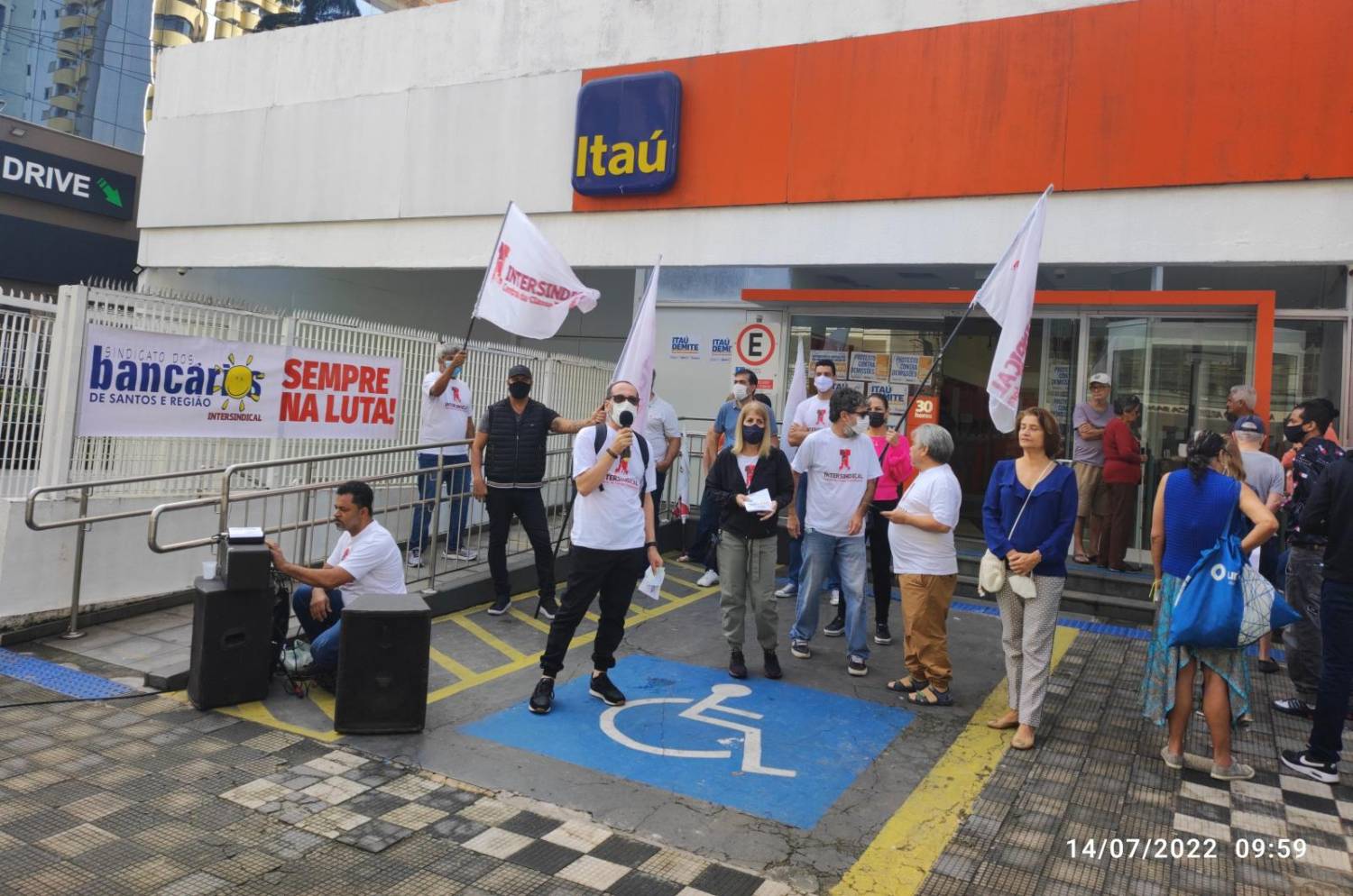 Itaú anuncia terceirização e extinção de áreas