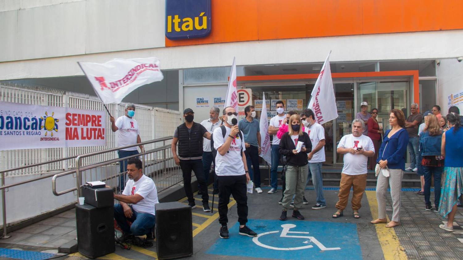 Trabalhadores do Itaú conquistam anistia total das horas negativas