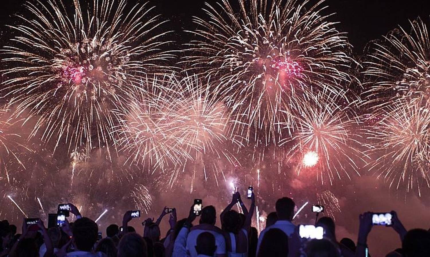 Ano novo no final de semana: saiba o que abre e o que fecha no feriado