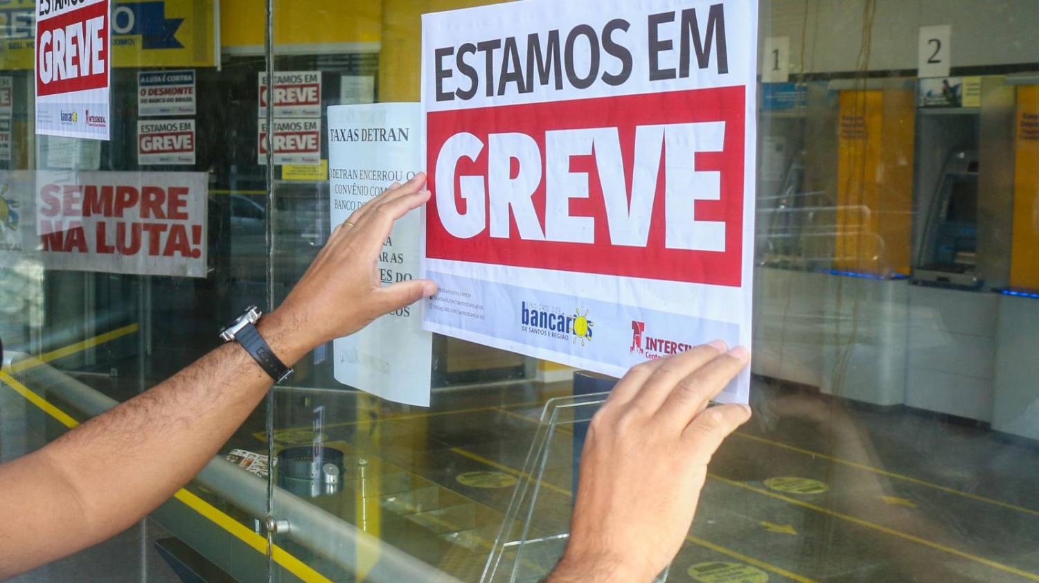 Projeto que ataca direito de greve dos bancários é retirado de pauta