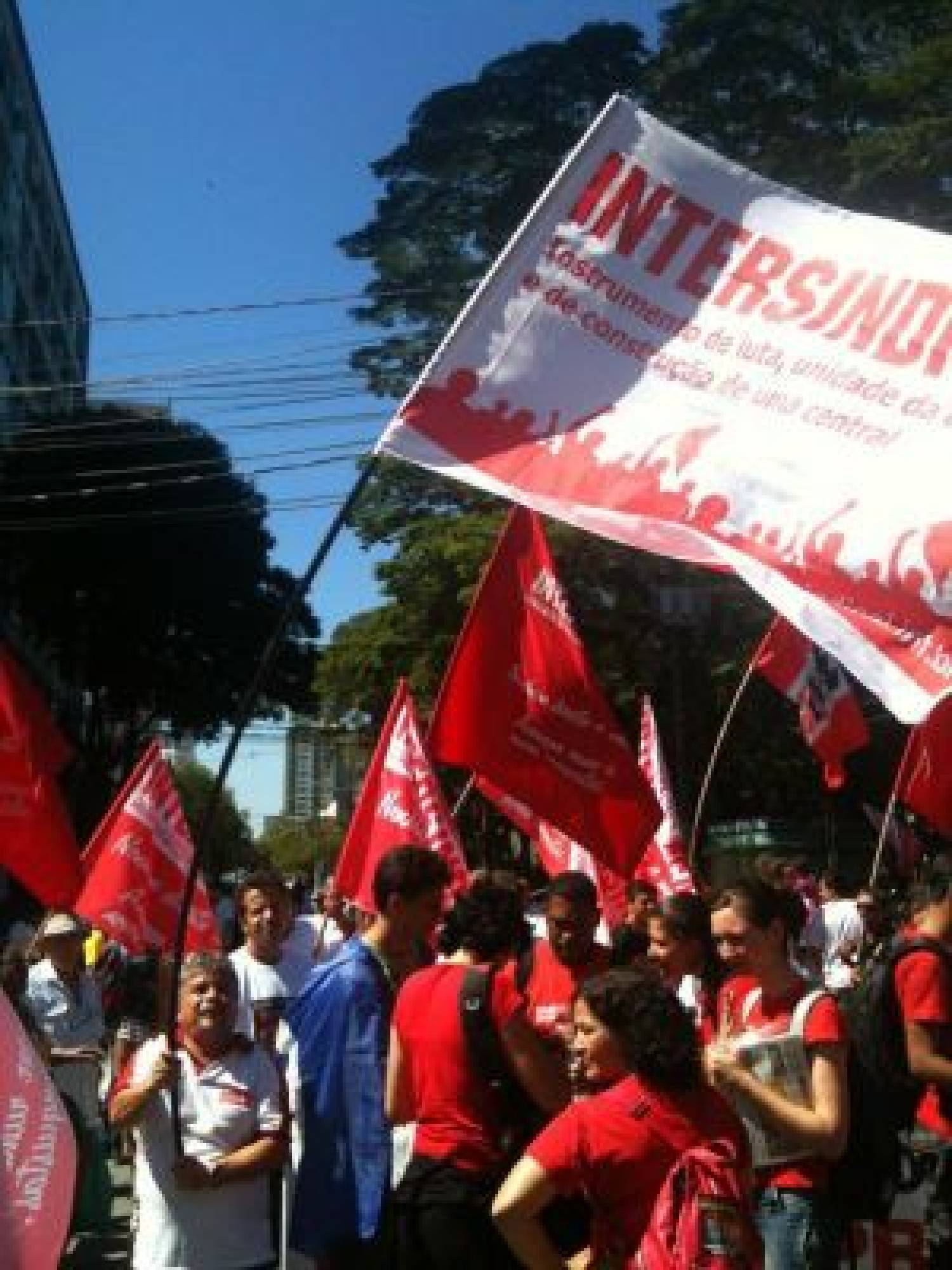 Ato de solidariedade aos desalojados do Pinheirinho reúne cinco mil pessoas