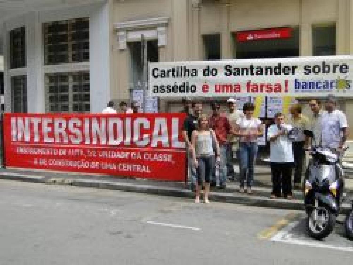 Segundo dia de paralisação no Santander  contra o assédio