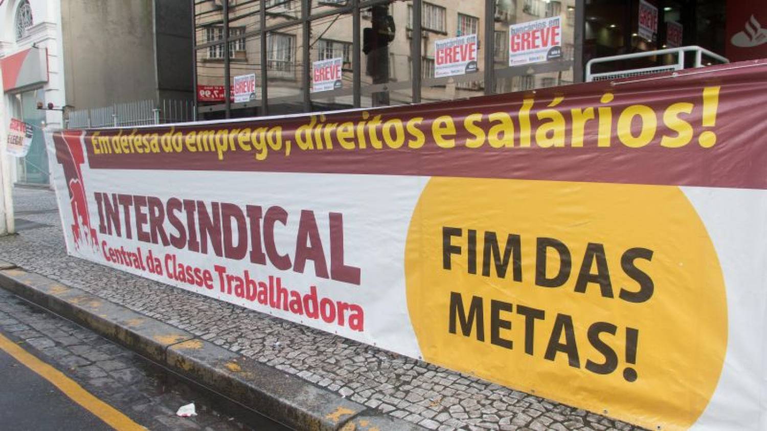 Nesta quinta-feira (6/10) a greve ainda continua no seu 31º dia!