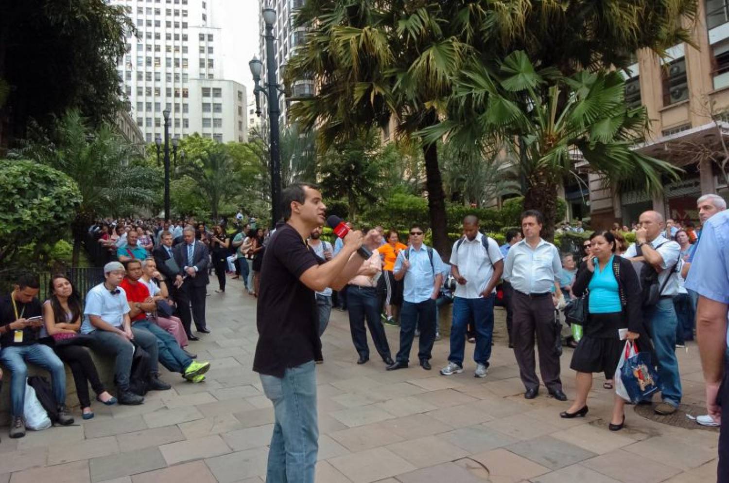 Trabalhadores do Banco do Brasil fazem paralisação contra punição por greve