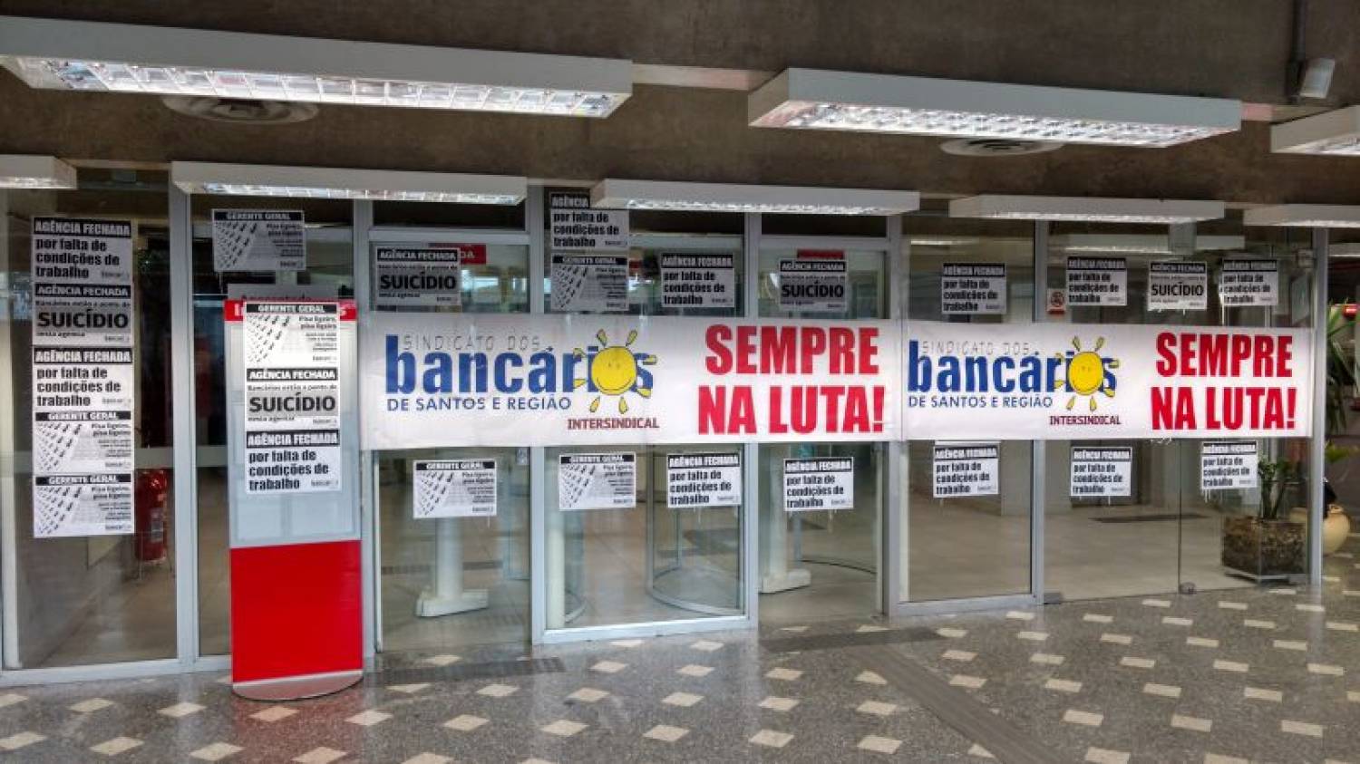 Santander SV é paralisado após demissão de bancária com depressão