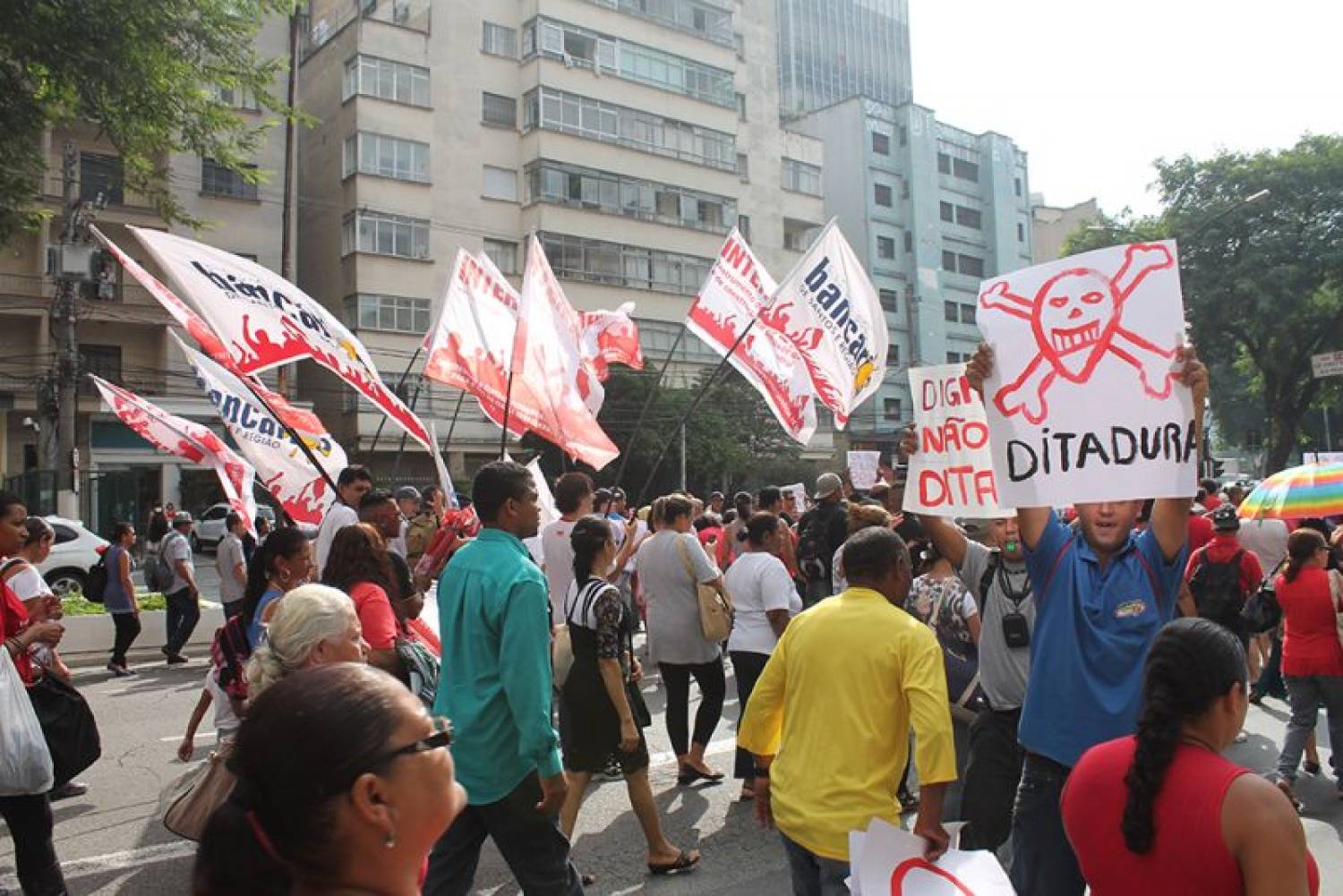 Passeata contra a ditadura e as medidas antiterrorismo da Copa reúne 5 mil pessoas em SP