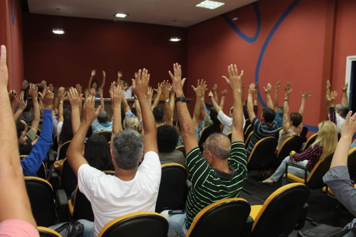 Bancários da Baixada Santista aprovam pauta da Campanha Salarial