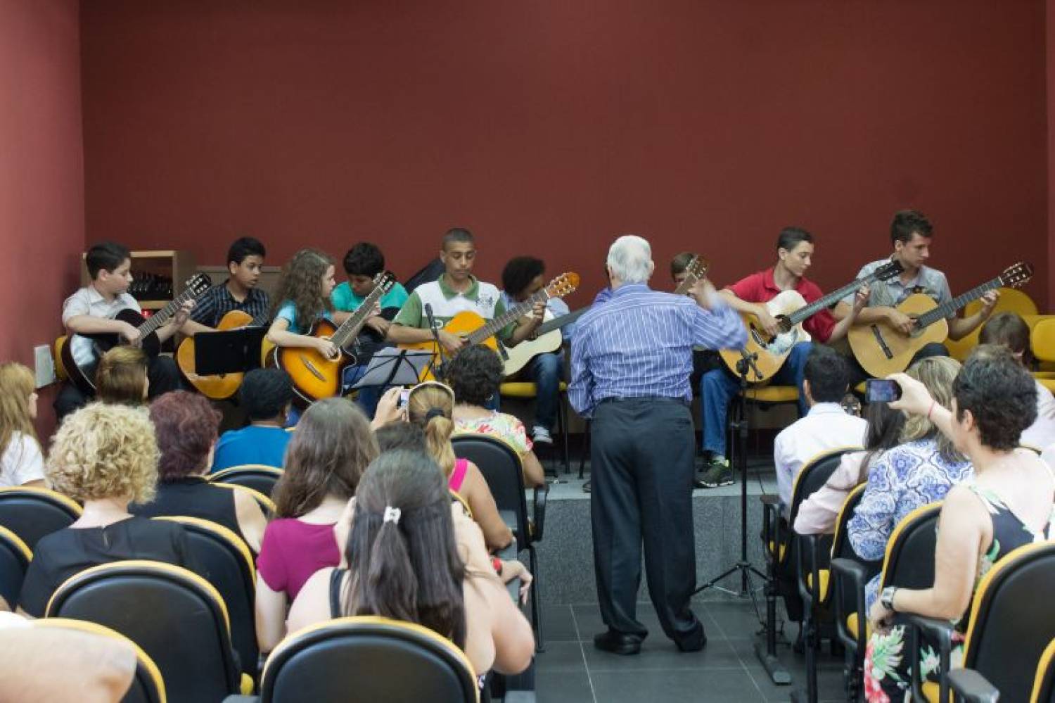 Inscrições abertas para novas turmas de violão no Sindicato dos Bancários