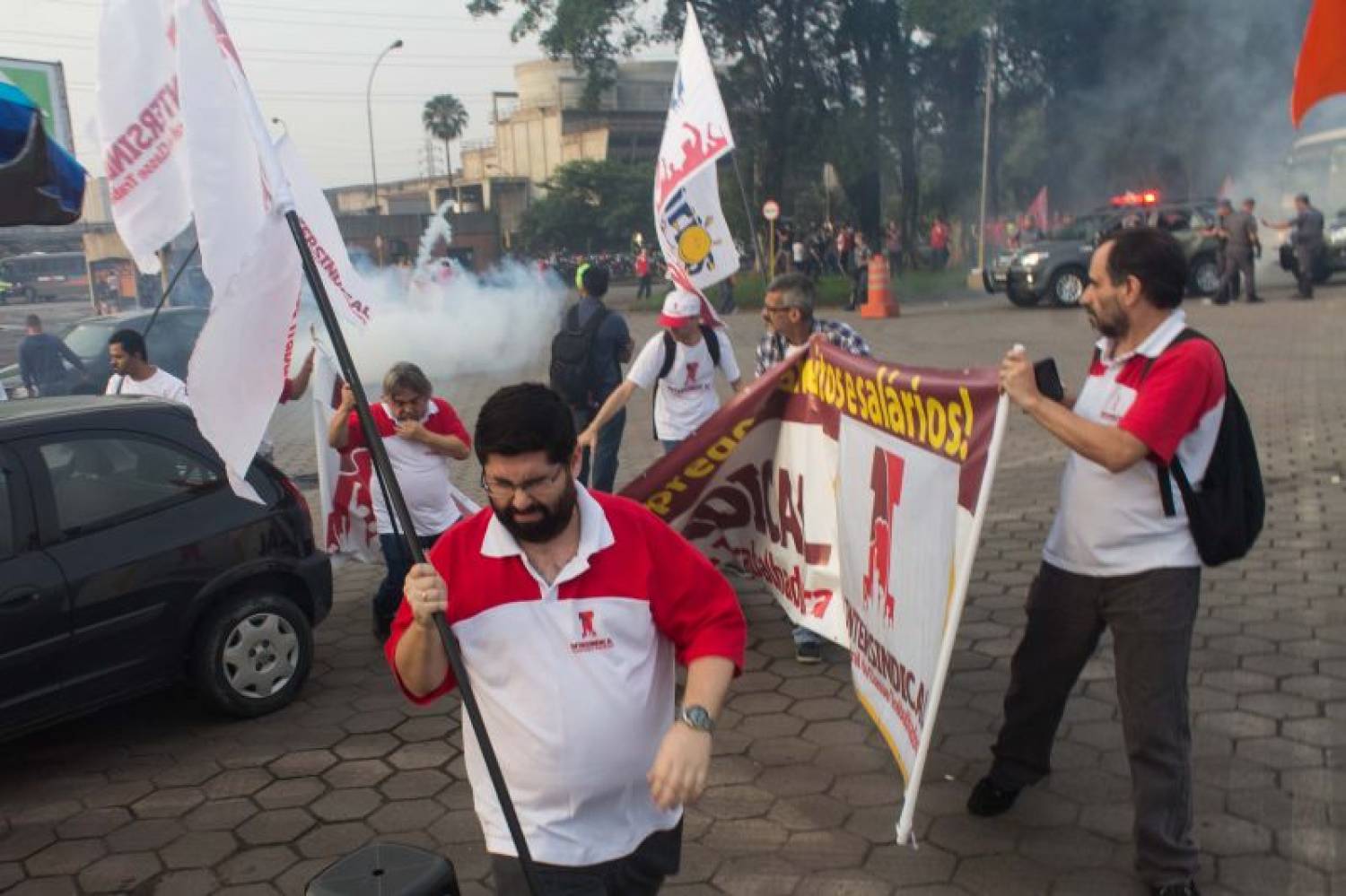 Intersindical e centrais são recebidas à bomba na Usiminas